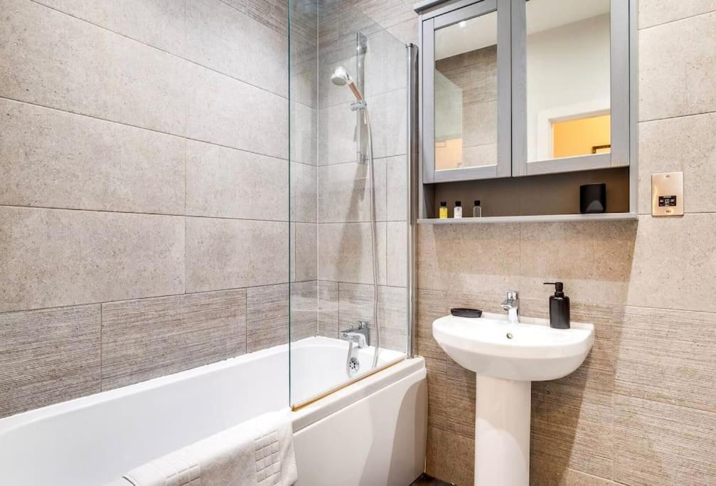 Giant Savings On Long Stays B1 Living, Enquire Now Birmingham Eksteriør billede